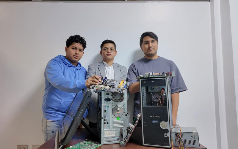 Familia bolivariana participó en jornada de Reciclaje Electrónico por un campus más verde
