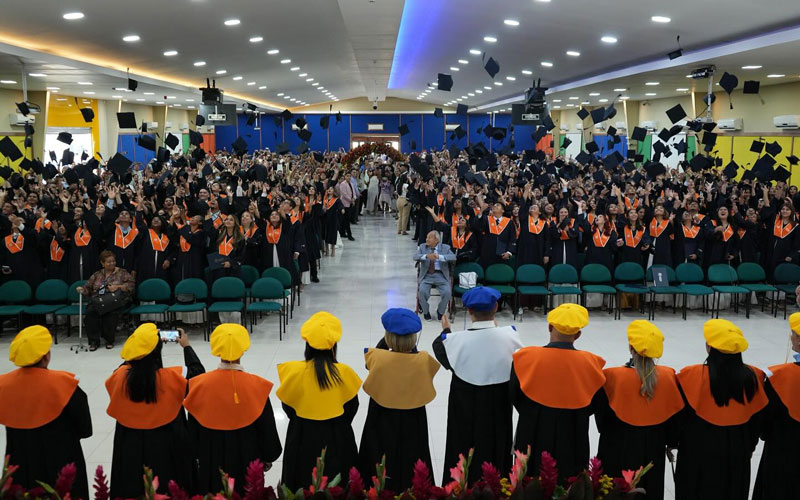 Más de 350 nuevos profesionales de salud se gradúan en la primera jornada de incorporación del día