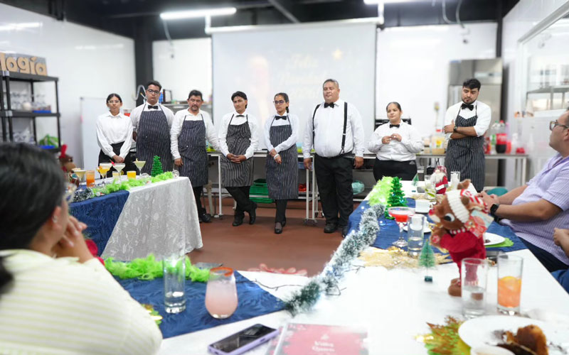  Estudiantes de Gastronomía del ITB cautivan con cena temática "La Ciudad Quién"