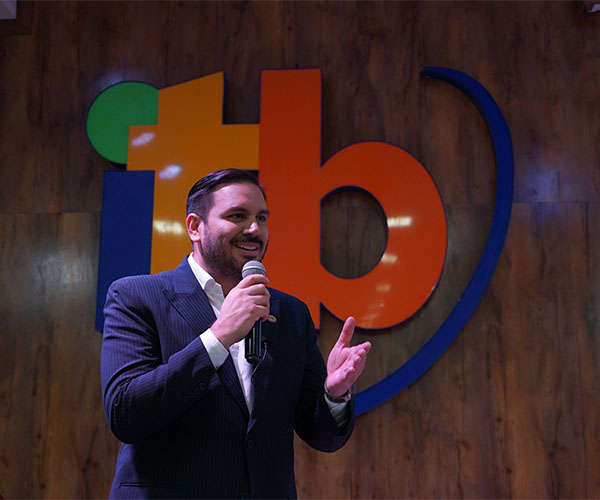 ITB entrega becas a ganadores del concurso “Quién Sabe Participa – Guayas” en el campus Atarazana