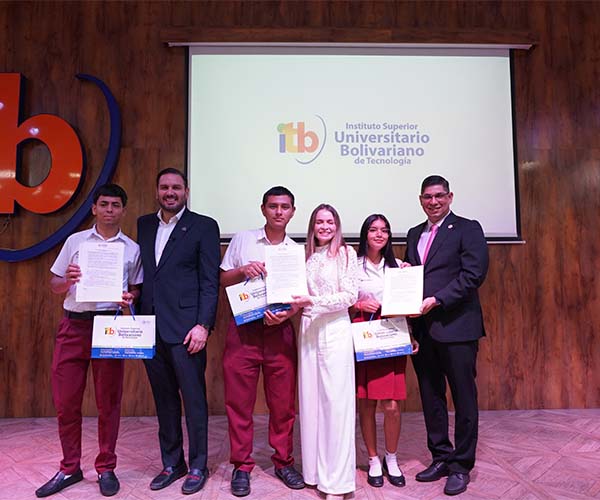 ITB entrega becas a ganadores del concurso “Quién Sabe Participa – Guayas” en el campus Atarazana