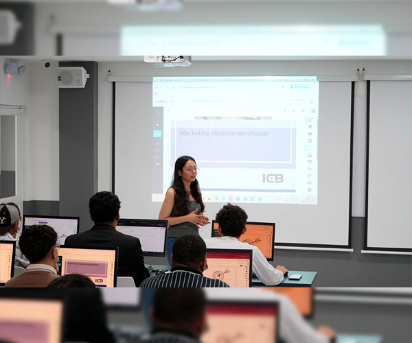 Estudiantes del ITB exploran el poder del conocimiento digital en innovador reto académico