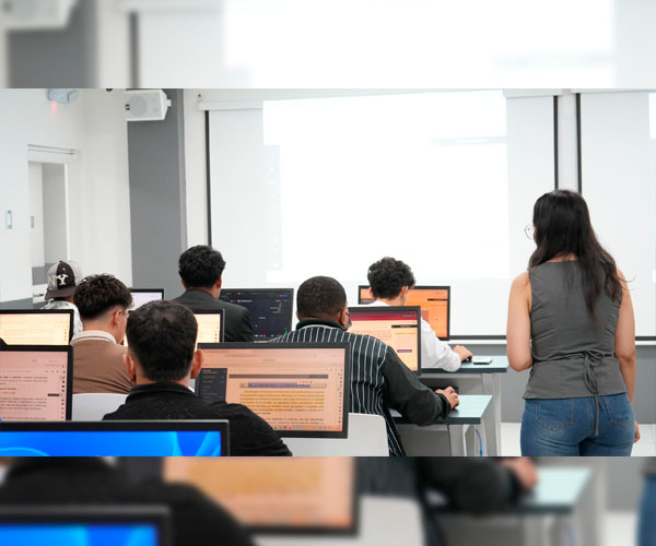 Estudiantes del ITB exploran el poder del conocimiento digital en innovador reto académico