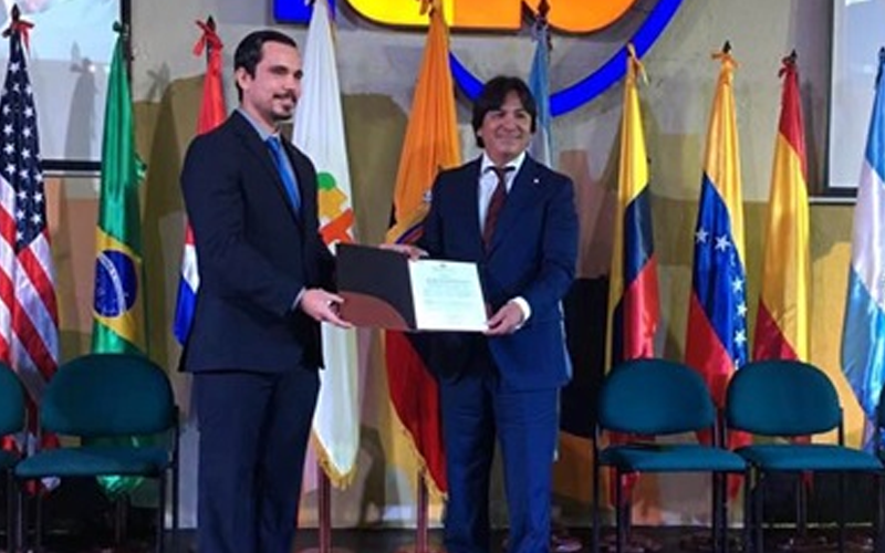 Asamblea Nacional premia a Rector de ITB