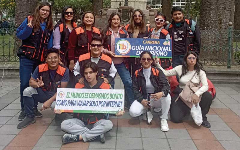Estudiantes de la carrera Guía Nacional de Turismo visitaron la ciudad de Cuenca Como parte de la formación académica
