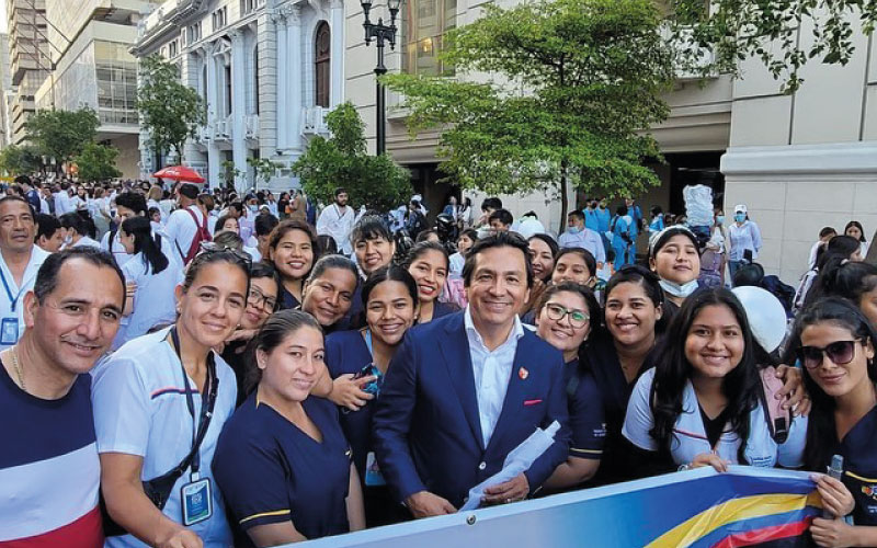 Estudiantes del ITB participan en marcha Estudiantes de las diferentes carreras que posee el ITB, asistieron a la “Marcha por la paz” en Guayaquil
