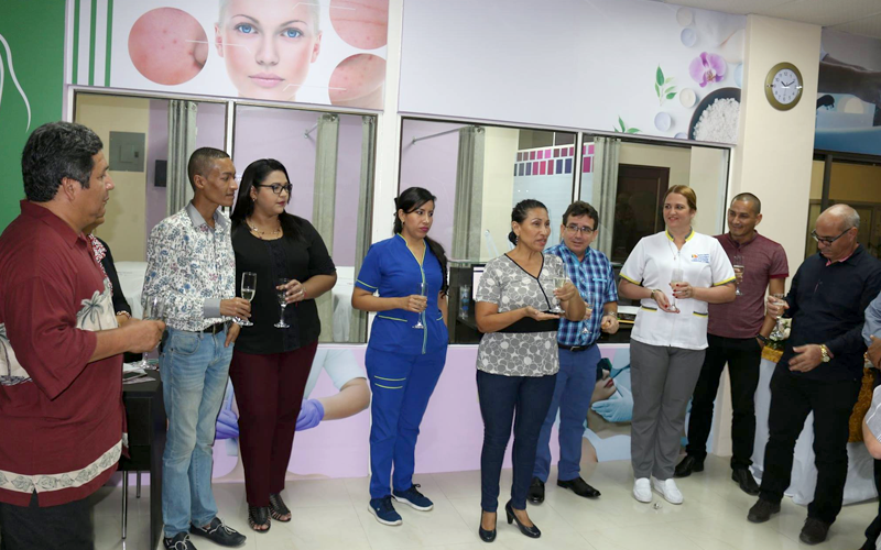 LABORATORIO DE COSMIATRÍA Y TRICOLOGÍA