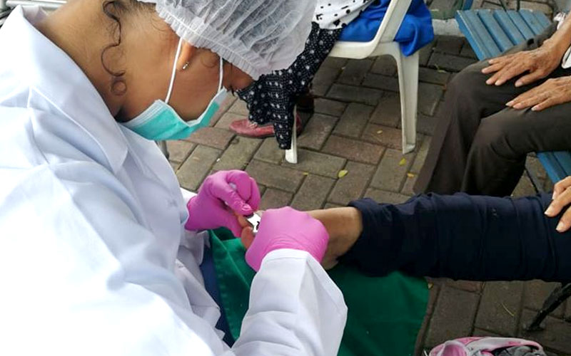 Nuestros futuros Podólogos del grupo PPE13, realizan sus prácticas en el Asilo Dr. Carlos Luis Plaza Dañin 