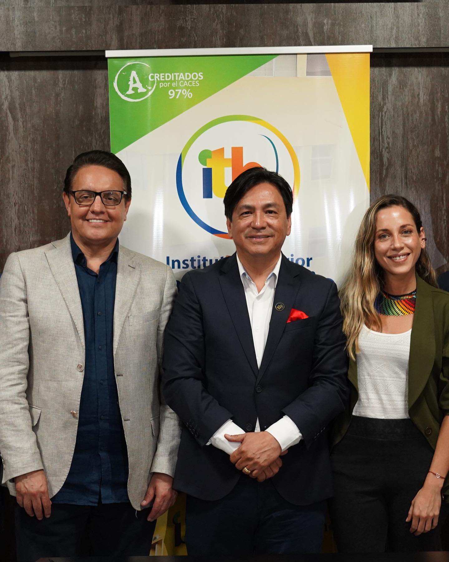 Estudiantes del ITB conocen las propuestas del binomio Fernando Villavicencio y Andrea González