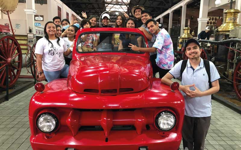 Estudiantes de la carrera Tecnología Superior en Guía Nacional de Turismo visitaron el Museo del Bombero Félix Luque Plata