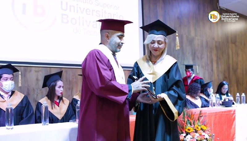 ¡Felicidades #Graduados ! Los estudiantes de la carrera de Tecnología Superior en Planificación y Gestión del Transporte Terrestre del #ITB