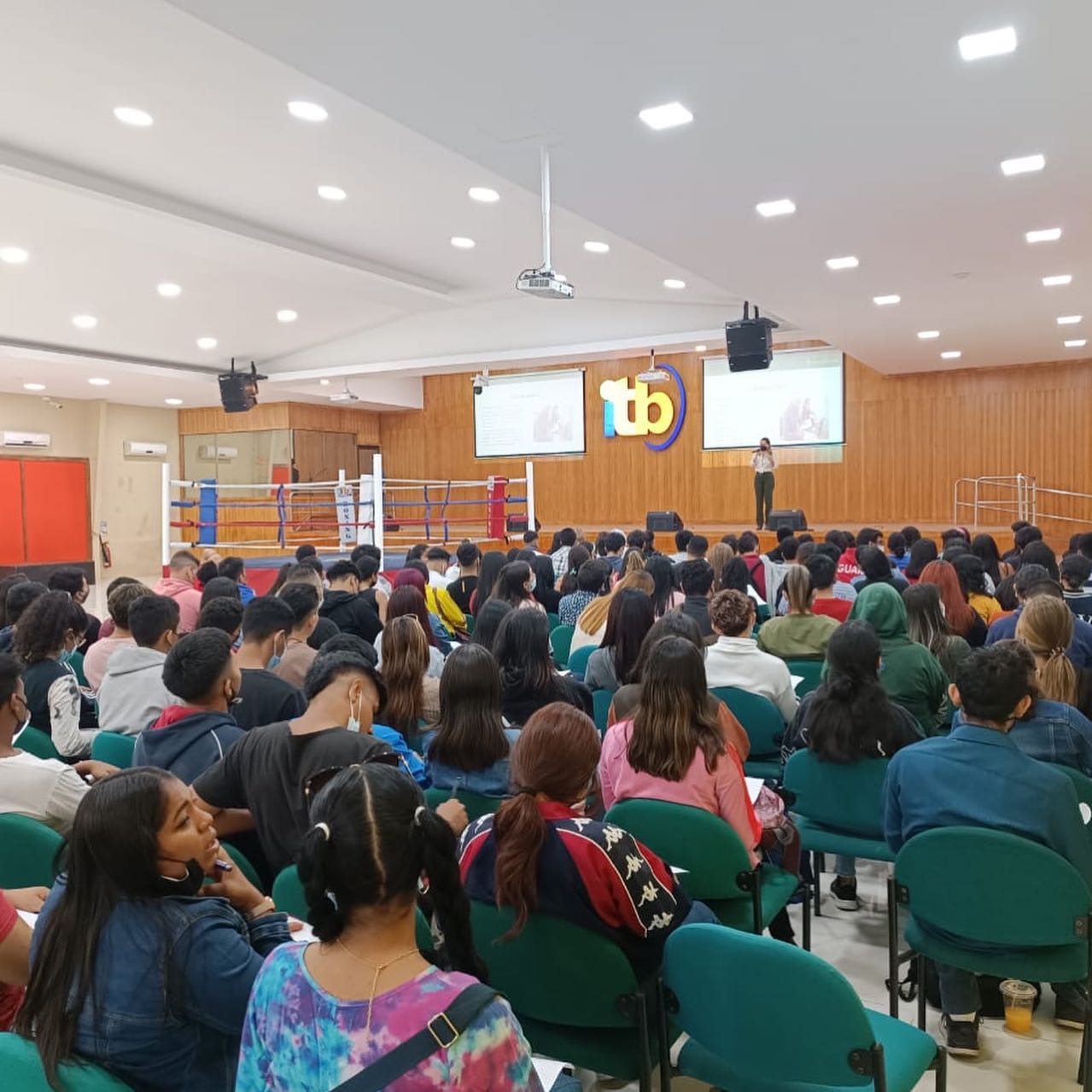 Banco de Machala capacitó a docentes y estudiantes de la institución