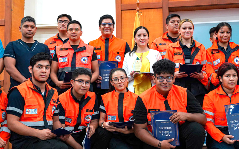 ITB es reconocido por su notable compromiso social Estudiantes y docentes de las carreras