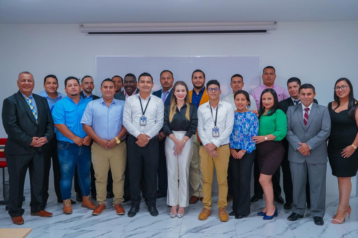 Estudiantes de Tránsito realizan examen complexivo.