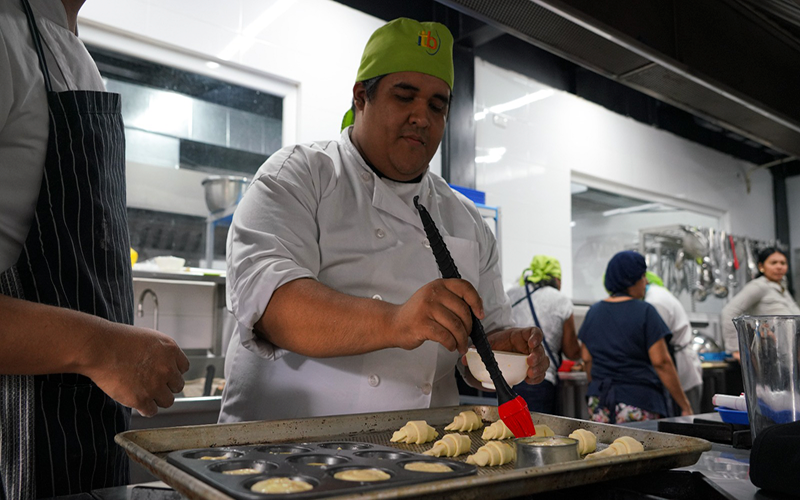 Estudiantes de Gastronomía participan en Taller de Masa de Hojaldre