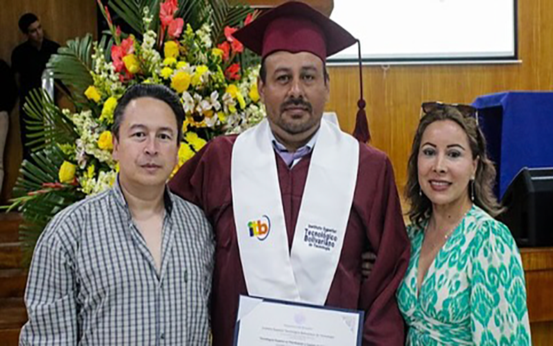 ITB incorpora a 71 nuevos profesionales En un emotivo acto de graduación realizado en el Auditorio Máster