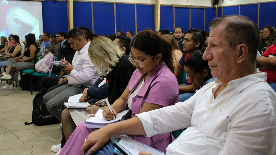  Estudiantes de ITB y UBE se preparan arduamente para legislar en la Asamblea Nacional. 