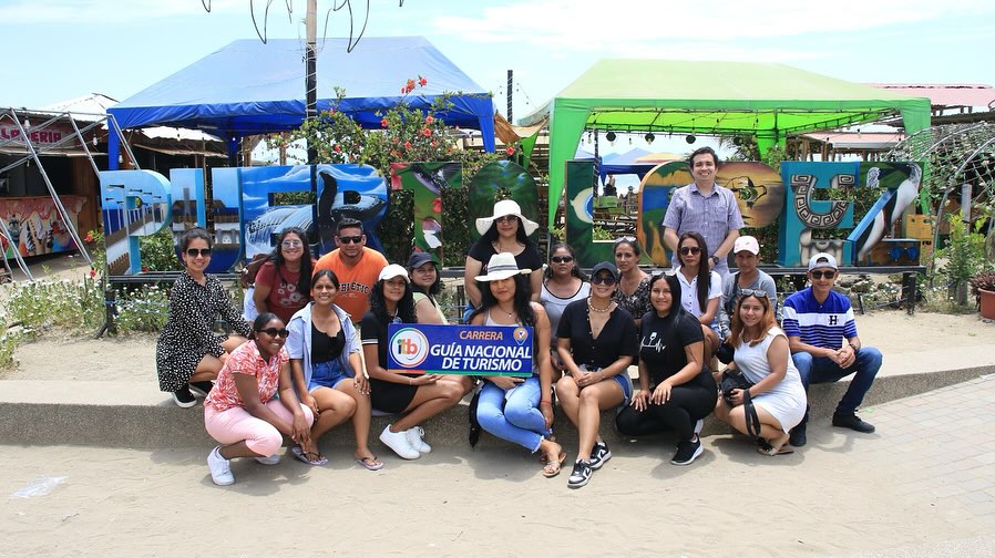  Estudiantes de Turismo mejoran sus habilidades de guianza en la comuna Agua Blanca.