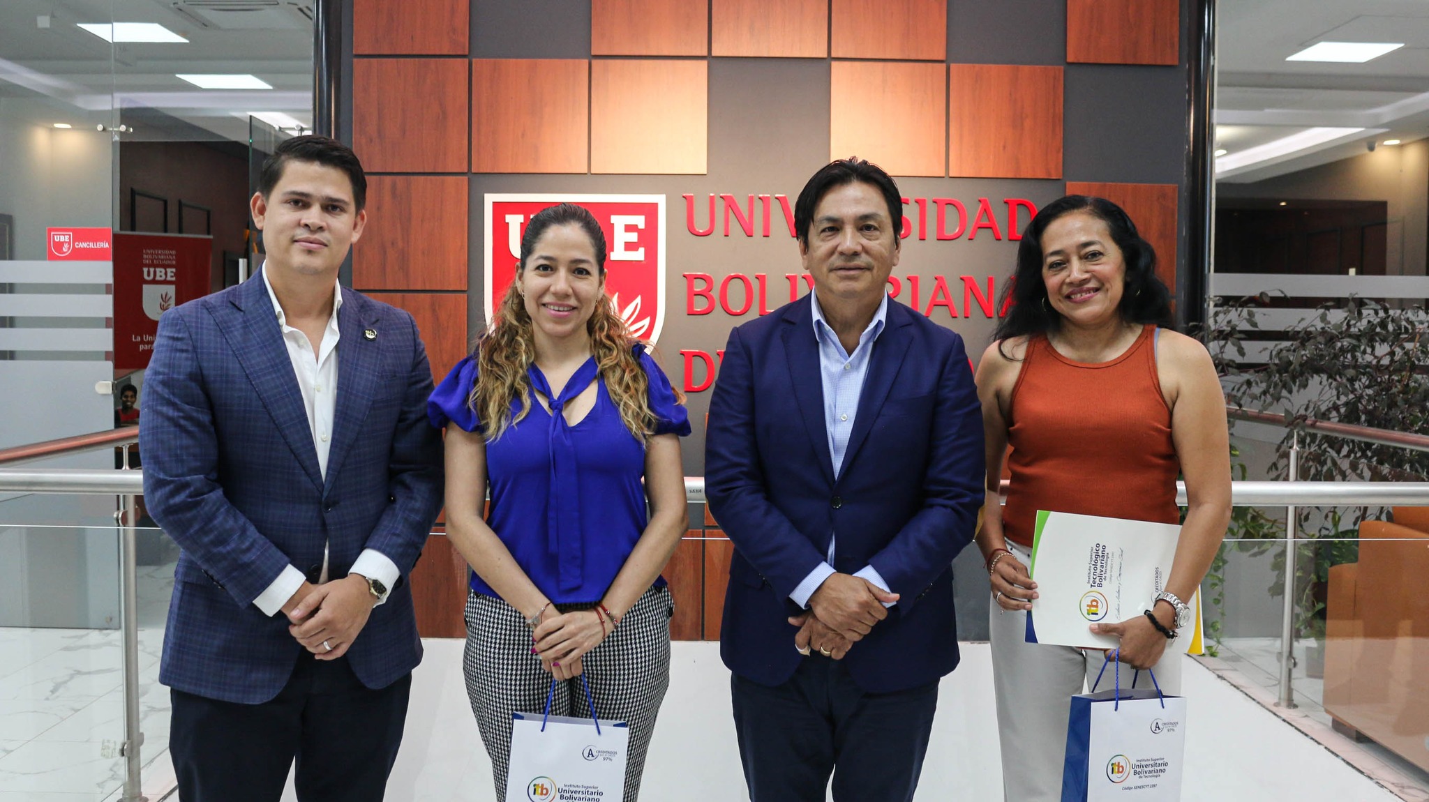 ITB y KSAMA TRIP S.A. firman acuerdo para impulsar la formación profesional de la comunidad bolivariana. 