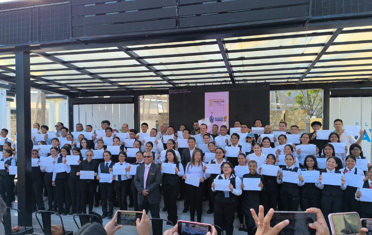 Estudiantes del ITB obtienen el Primer Lugar en la Maratón de Meseros de Guayaquil