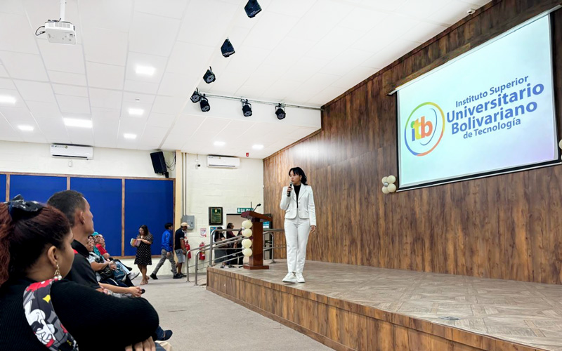 La Subdecana de la Facultad Académica de Salud y Servicios Sociales (FASSS), estuvo presente dando la bienvenida a nuestros nuevos estudiantes.