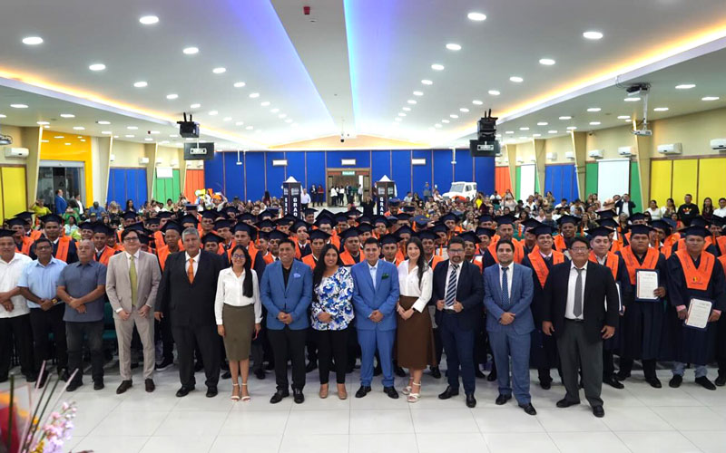 244 estudiantes de Conduce Ecuador del ITB celebraron su graduación como licenciados profesionales