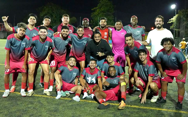 El equipo Bolivarianos SC, representante del ITB y la UBE tuvo un debut arrollador en la Copa Invictus 593 al vencer 5-1 a Bar La China.