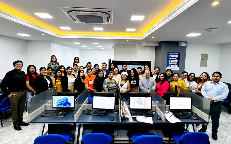 Capacitación sobre redacción de ensayos académicos para estudiantes de la FATV 