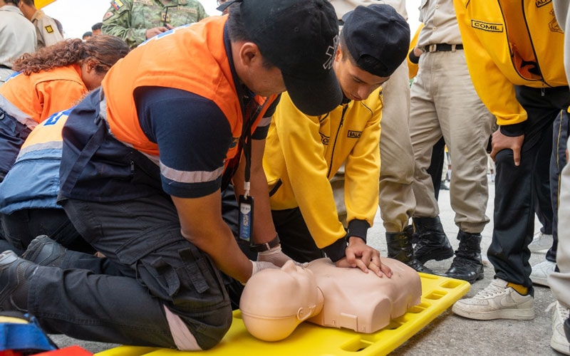 El Instituto Universitario Bolivariano (ITB) se hizo presente en la Feria de Colegios de la Unidad Educativa Teniente Hugo Ortiz.