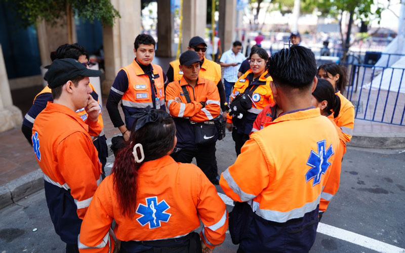 ¡Nuestros estudiantes de Tecnología Superior en Emergencias Médicas estuvieron presentes y al servicio de la comunidad!