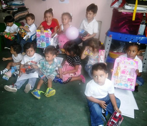 NIÑOS DE LA IGLESIA GEPSEMANI FUERON AGASAJADOS EN SU DÍA
