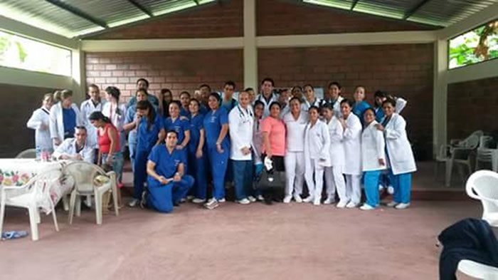 BRIGADA MÉDICA EN EL RECINTO SAMBORONDÓN