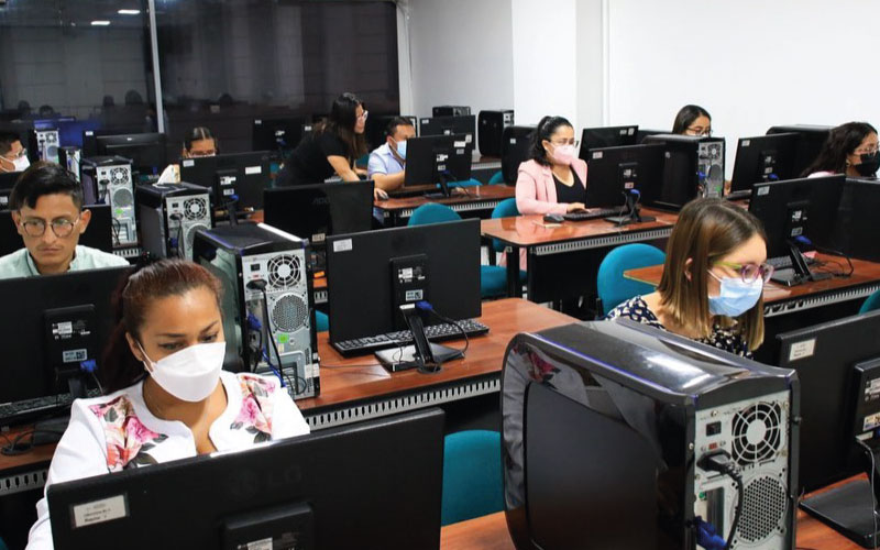 Estudiantes de ITB rindieron exámenes complexivos Como parte de su formación académica