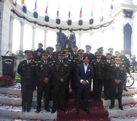 POLICÍA NACIONAL DEL ECUADOR OTORGA RECONOCIMIENTO AL ITB.