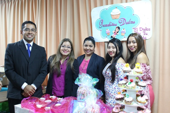 ESTUDIANTES DE ADMINISTRACIÓN DE EMPRESAS REALIZAN FERIA DE EMPRENDIMIENTO