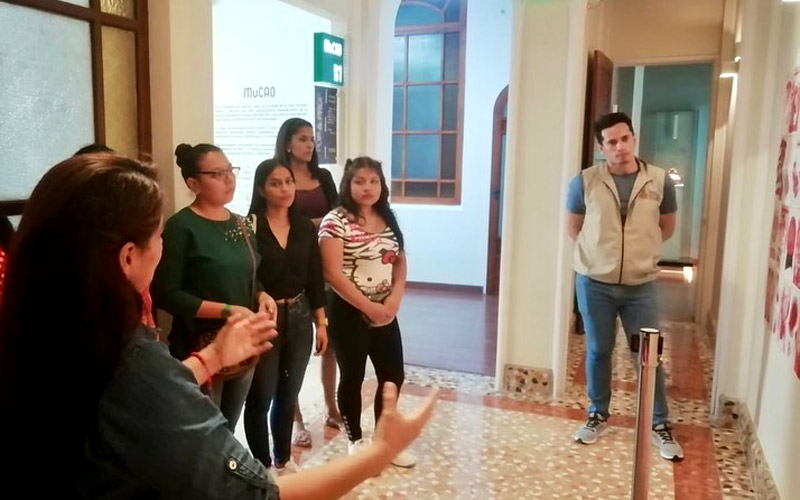 Estudiantes del segundo nivel de la carrera Tecnología Superior en Guía Nacional de Turismo visitaron el Museo del Cacao en Guayaquil