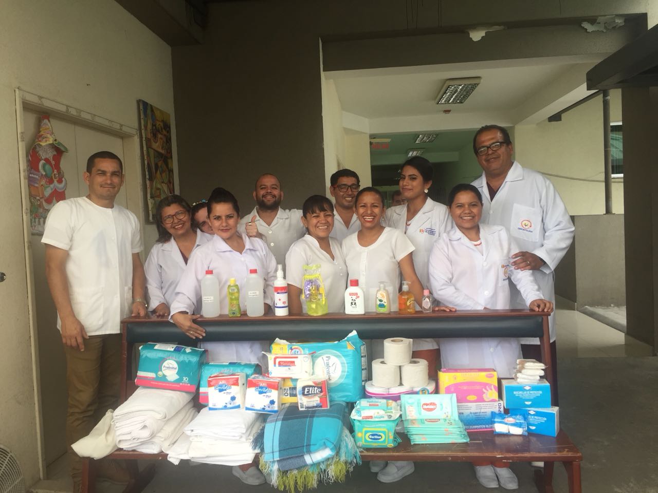 DONACIÓN DE ESTUDIANTES DE GERONTOLOGÍA A LA FUNDACIÓN AEI y CASA DEL HOMBRE DOLIENTE