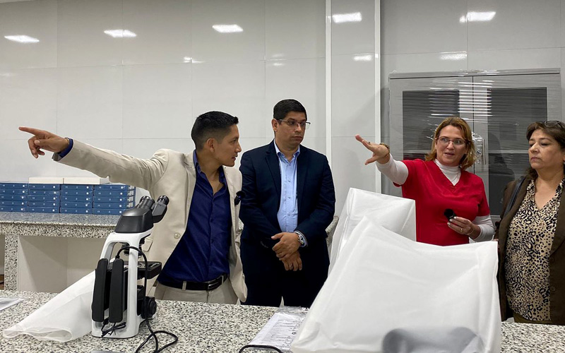 CACES visita las instalaciones del ITB para establecer condiciones y estándares para la elaboración de la Guía de Postgrados Tecnológicos