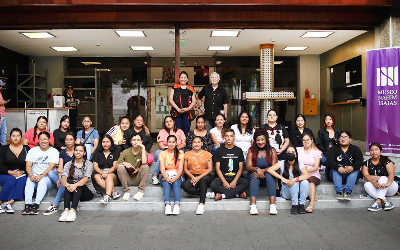 Estudiantes de Turismo recorren la Plaza de la Administración