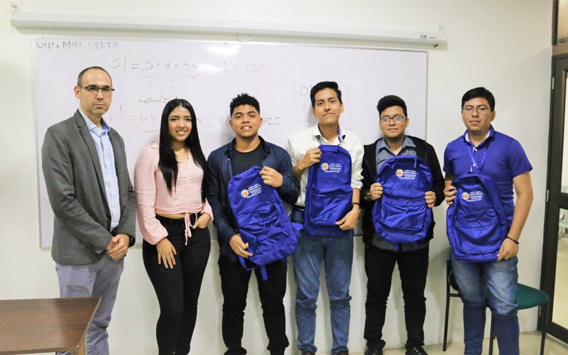 DUSD03 de la Carrera Tecnología Superior Universitaria en Desarrollo de Software vivió una emocionante competencia de programación