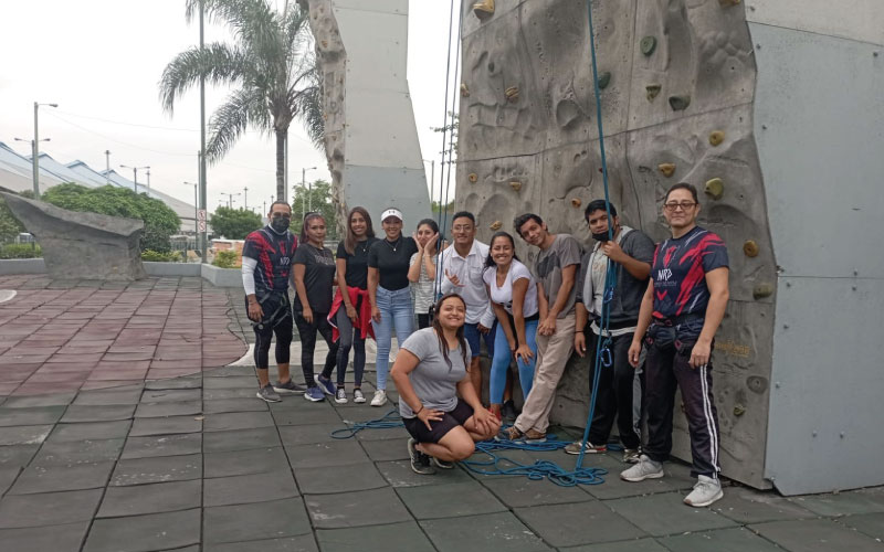 Estudiantes de la carrera Guía Nacional de Turismo realizaron simulación de escalada