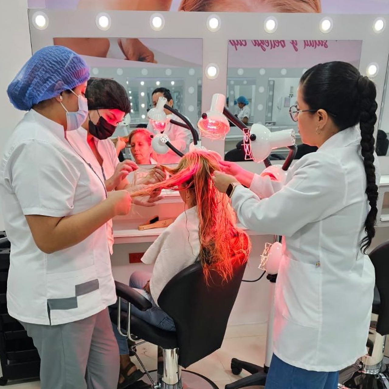 Carrera de Tricología y Cosmiatría