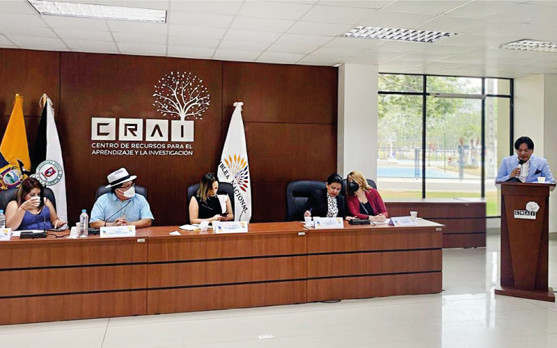 El Ph.D Roberto Tolozano, rector del Instituto Superior Universitario Bolivariano de Tecnología (ITB) y de la Universidad Bolivariana del Ecuador UBE