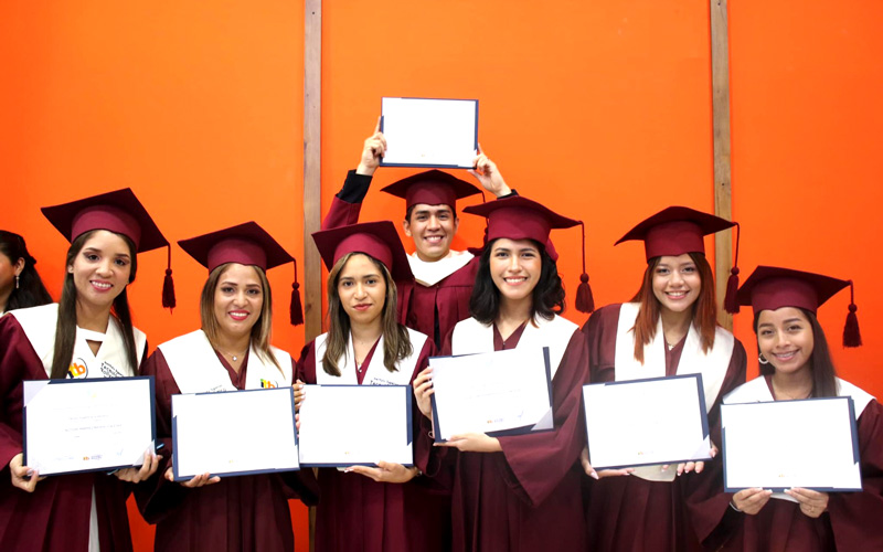  Nuevos enfermeros se gradúan en ITB 