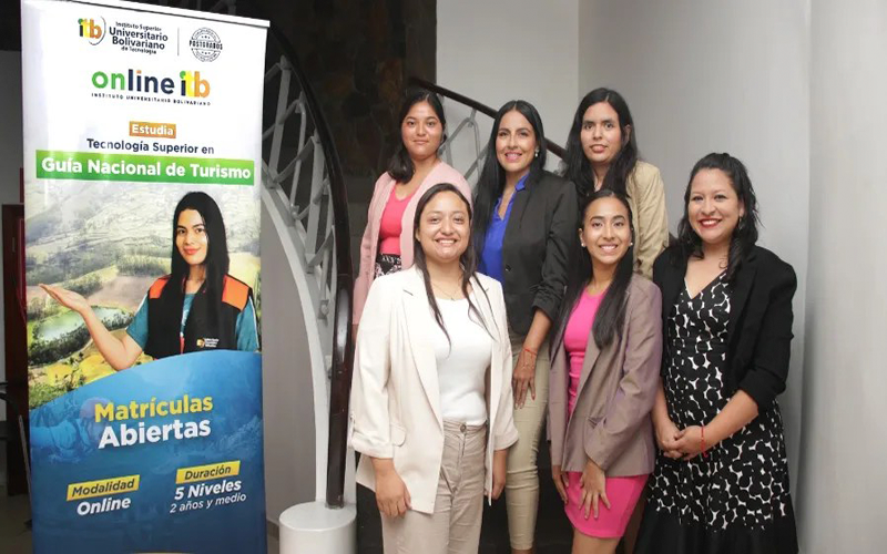 Estudiantes del grupo GPTD03 rinden sustentación de su proyecto final con éxito.