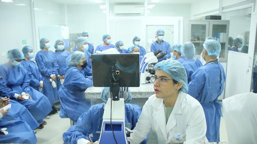 Más de 50 personas vivieron la experiencia de ser un profesional en Laboratorio Clínico por 1 día