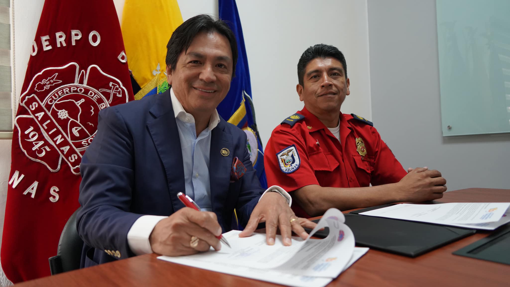 ITB y Cuerpo de Bomberos de Salinas suscriben alianza estratégica en beneficio de la comunidad