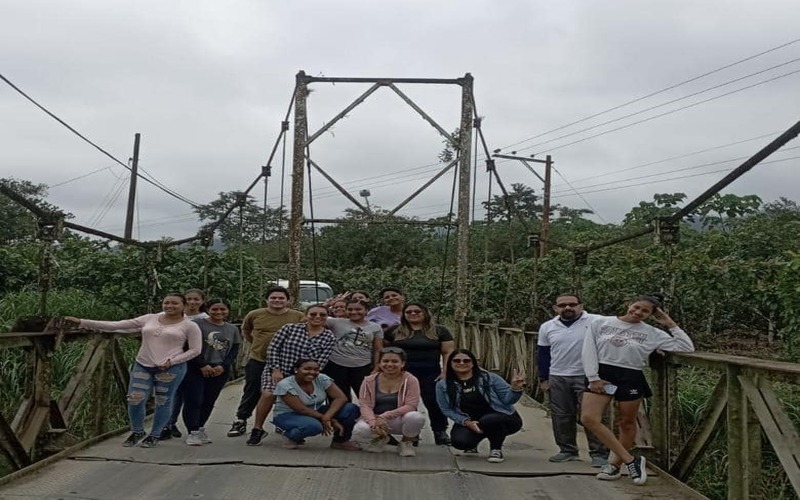 Estudiantes Turismo realizan visitan técnica en aguas termales de Zhagal