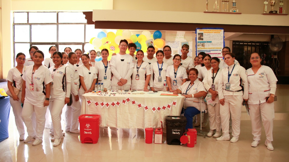 Estudiantes de la carrera de Enfermería participan en Casa Abierta de la Fuerza Aérea Ecuatoriana