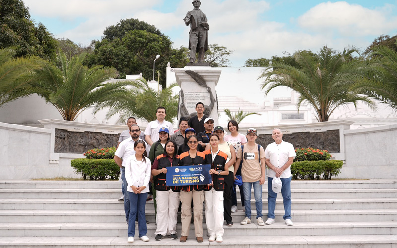Estudiantes de Guía Nacional de Turismo culminan formación académica con proyectos innovadores. 